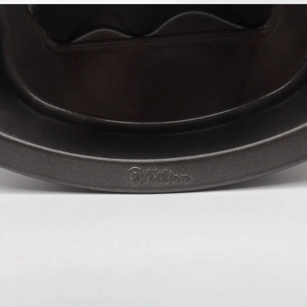 Wilton Skull Non-stick Halloween Day of Dead Robot Head Cake Pan